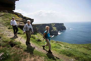 cliff-top-trails-along-the-cliffs-of-moher